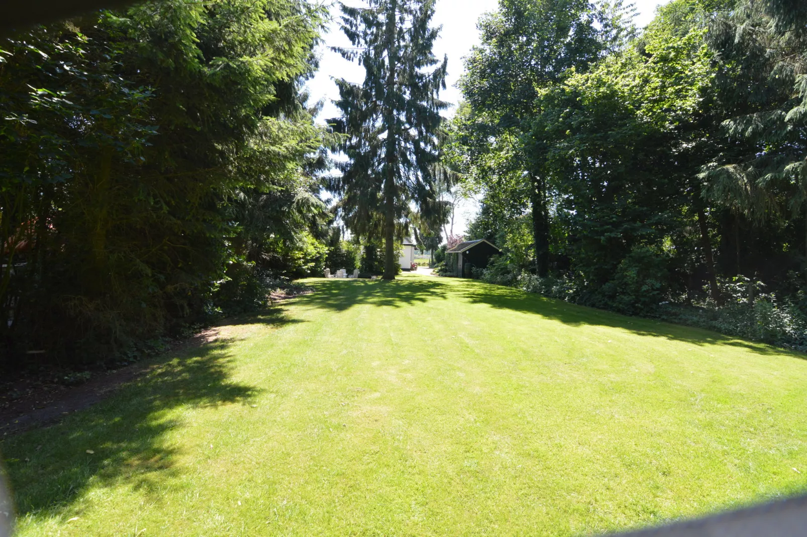 Little White Cottage-Gärten Sommer