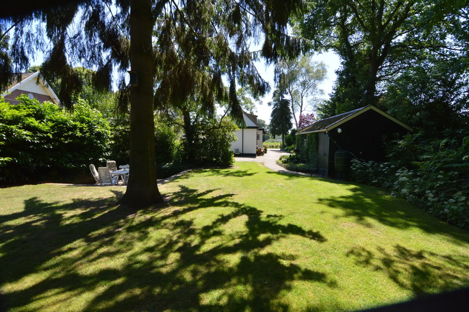 Little White Cottage-Gärten Sommer