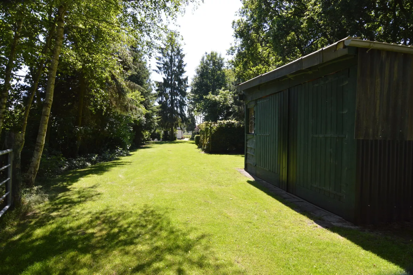 Little White Cottage-Gärten Sommer