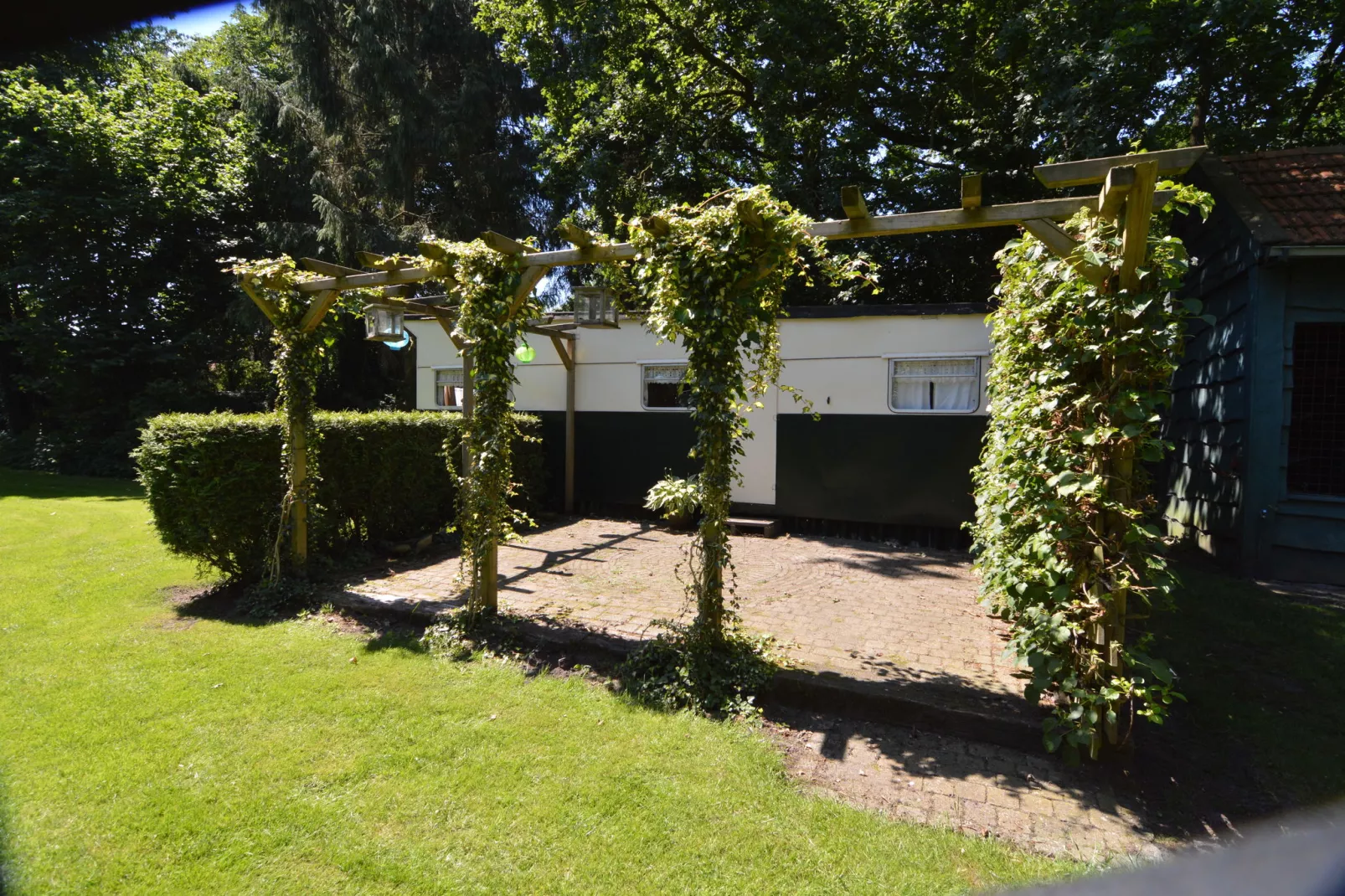 Little White Cottage-Gärten Sommer