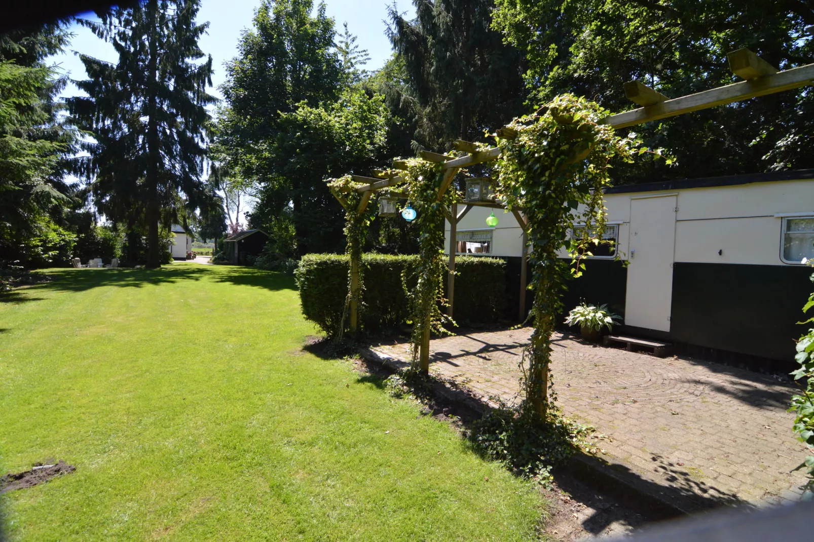 Little White Cottage-Gärten Sommer