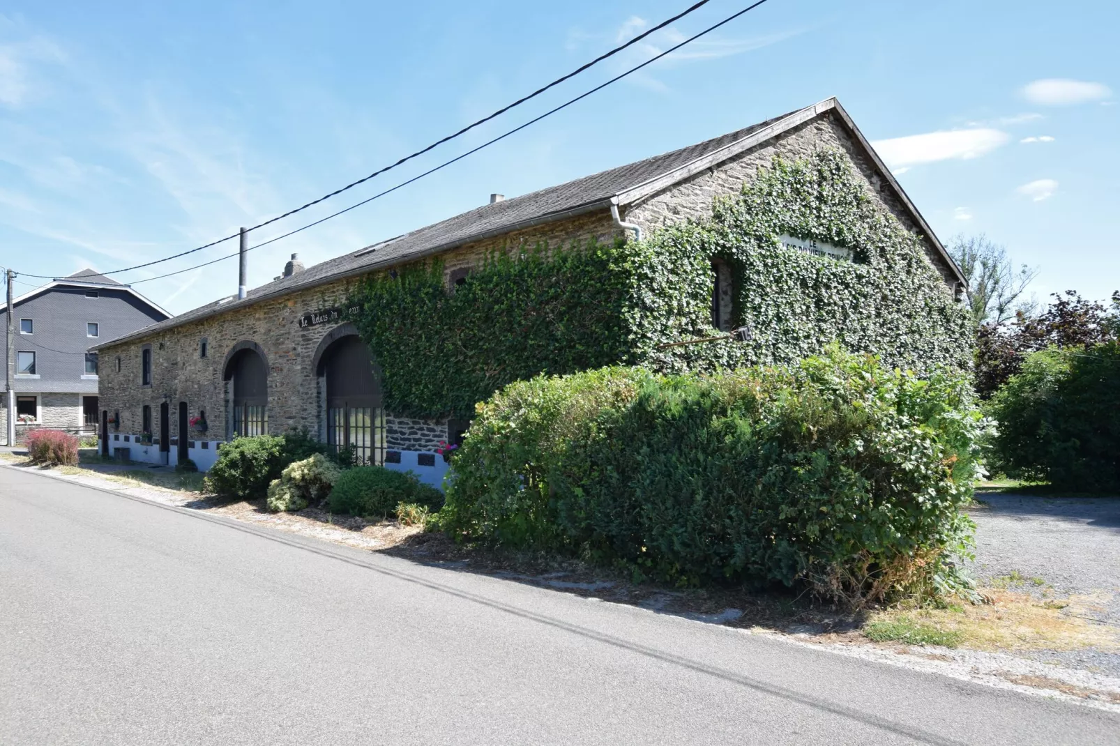 La Vraie Vie-Exterior summer