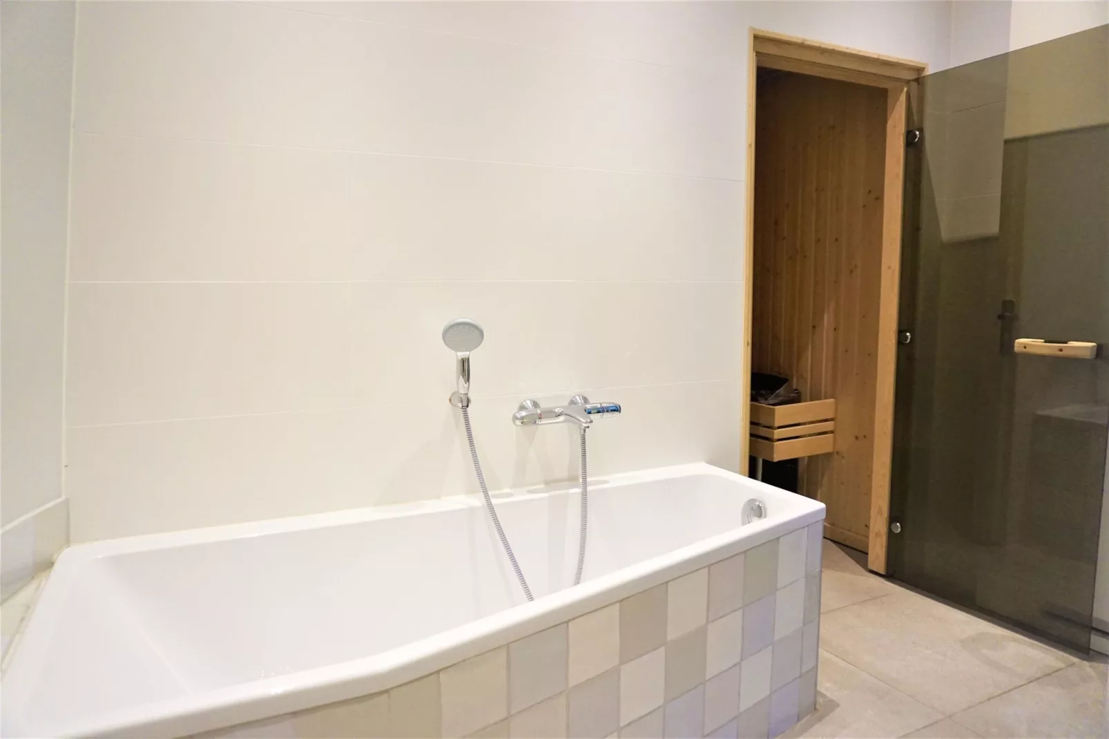 Watertoren Vlissingen 16 pax-Bathroom