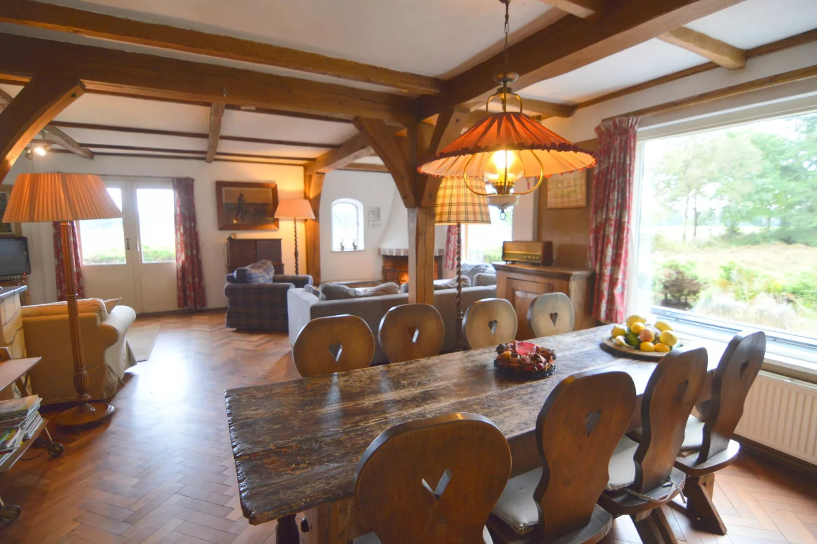 Huis in het bos-Dining room