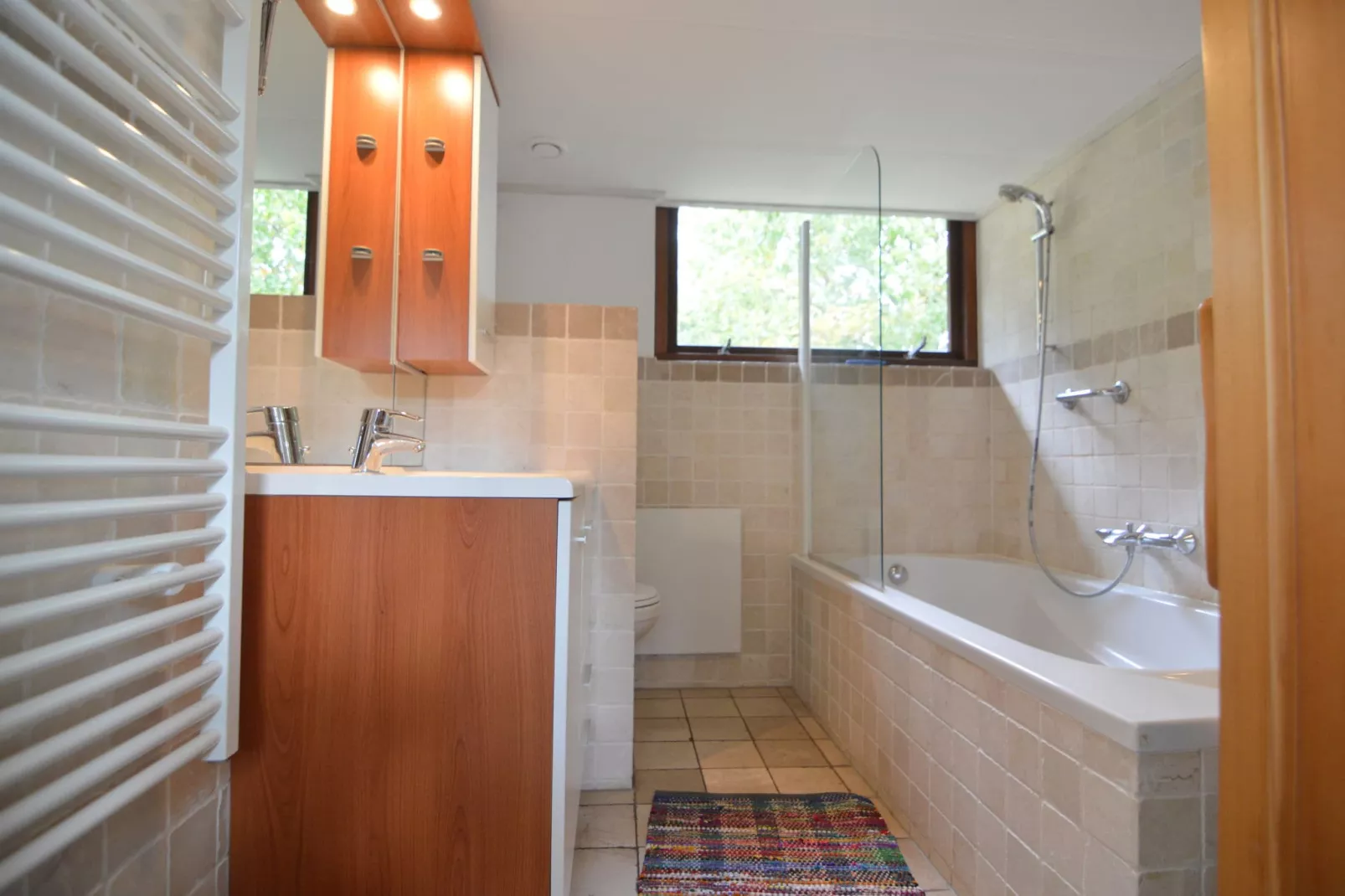 Huis in het bos-Bathroom