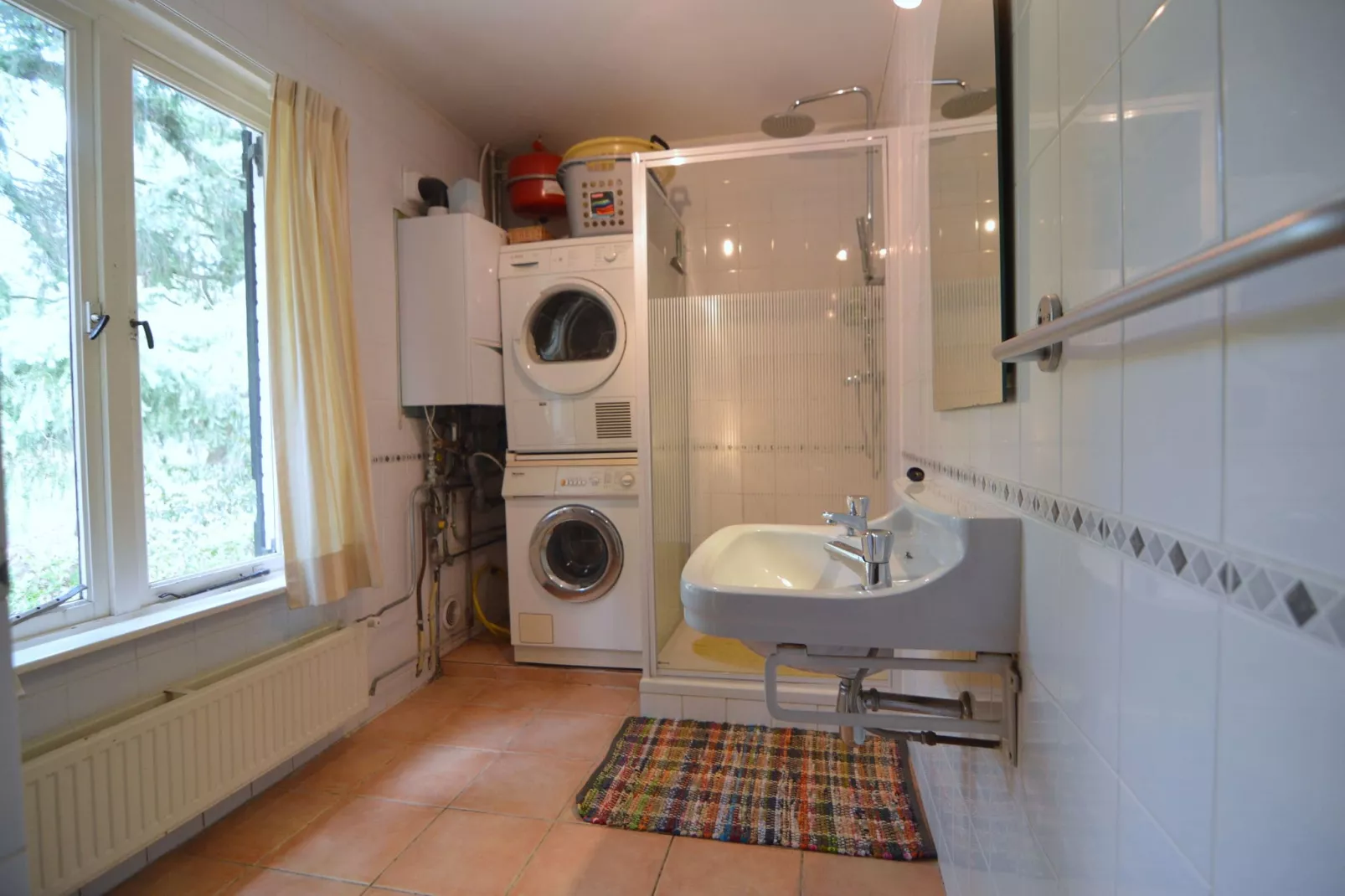 Huis in het bos-Bathroom