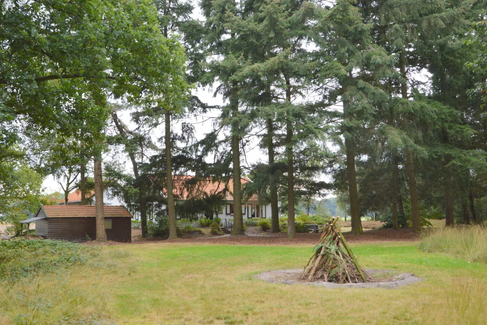 Huis in het bos-Gardens summer
