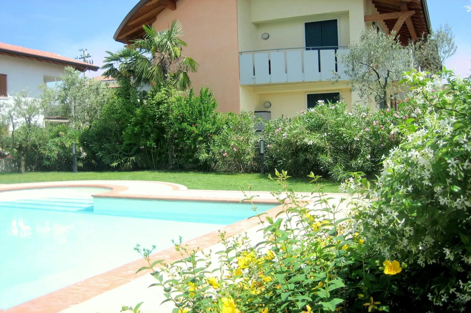 Madonnina A Due-Pool
