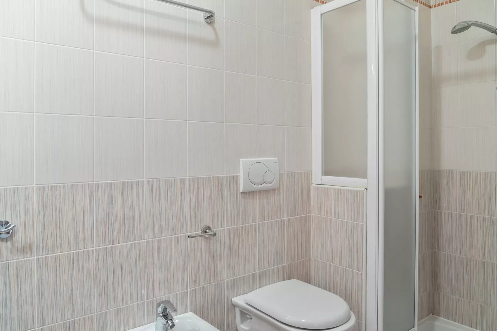 Madonnina A Cinque-Bathroom