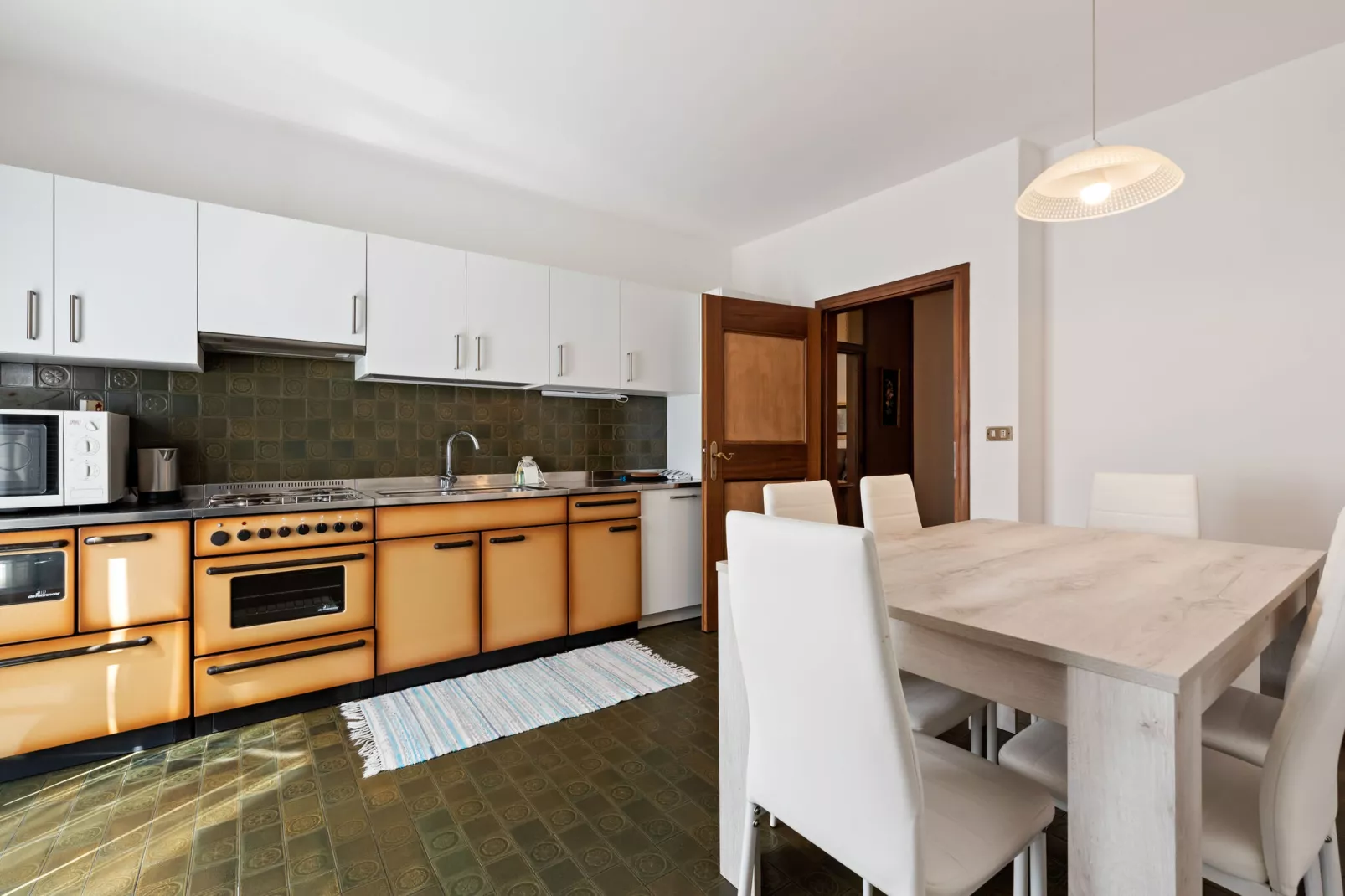 Fiamme Grande-Kitchen