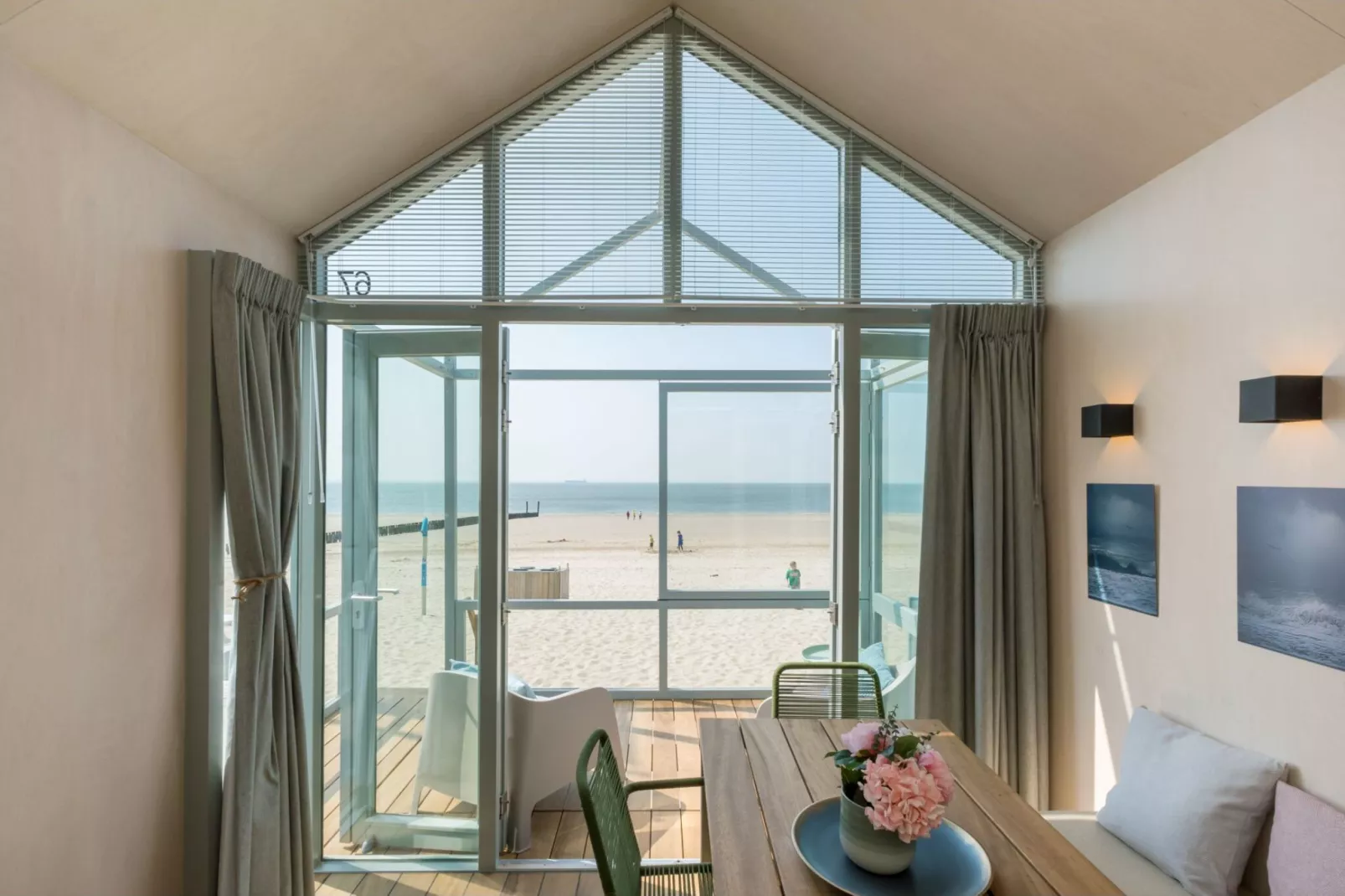 Slaapstrandhuisje - Strand dishoek 67  Dishoek-Living room