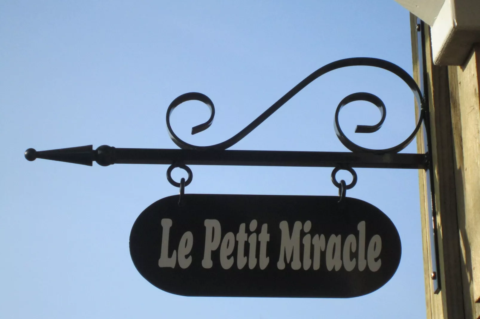 Le Petit Miracle-Exterior summer