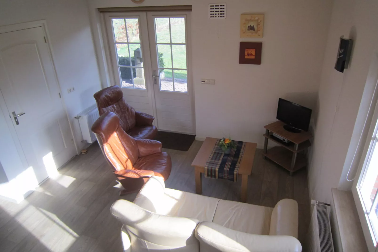 Le Petit Miracle-Living room