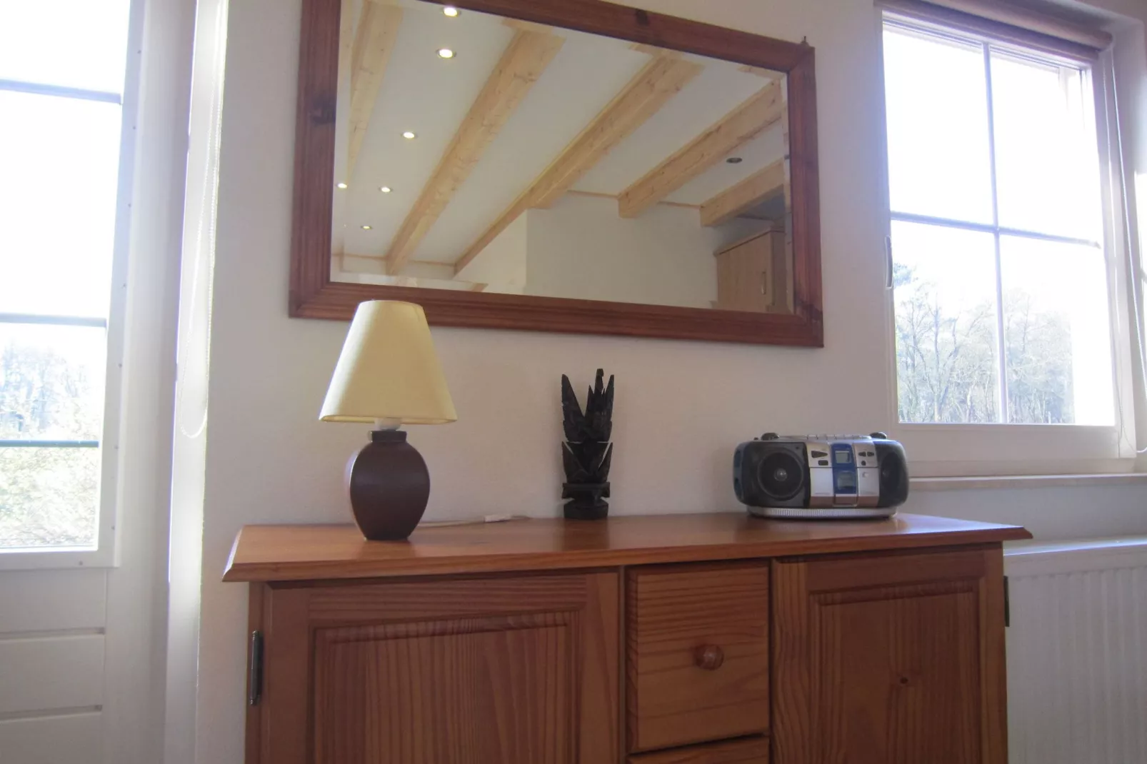 Le Petit Miracle-Living room