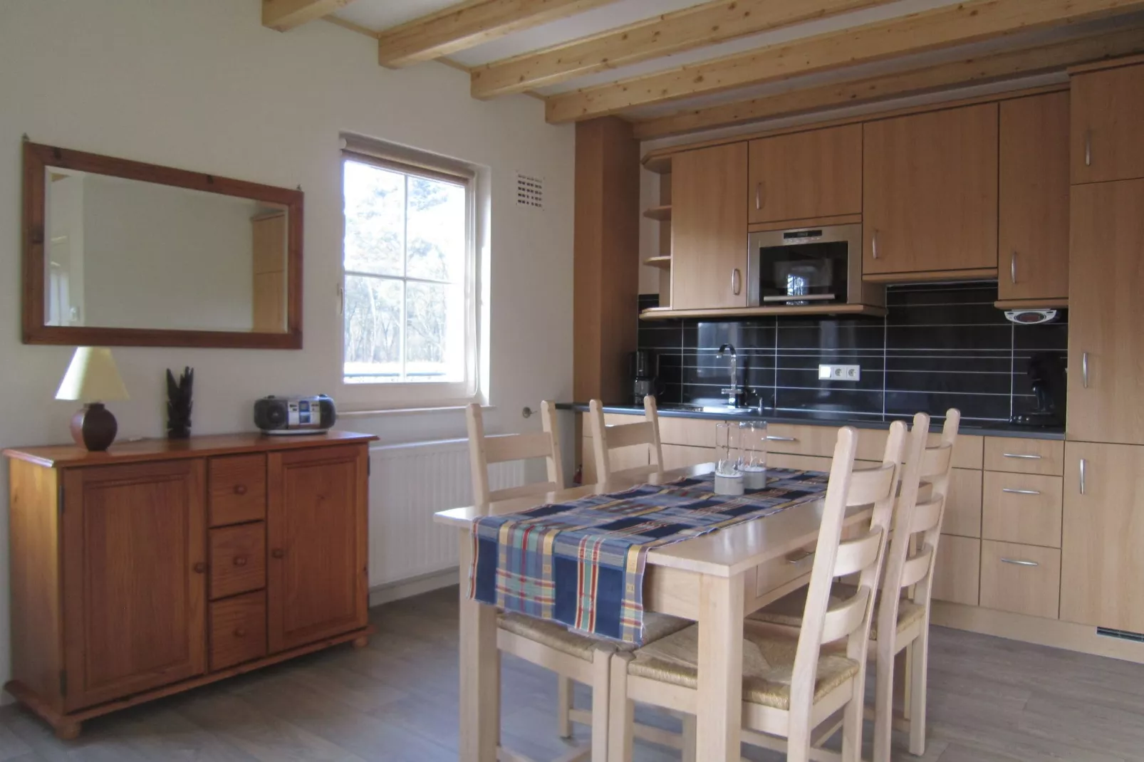 Le Petit Miracle-Dining room