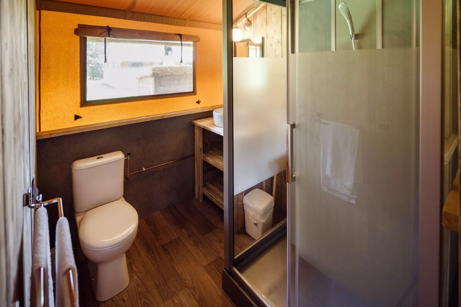 RCN Vakantiepark de Roggeberg 7-Bathroom