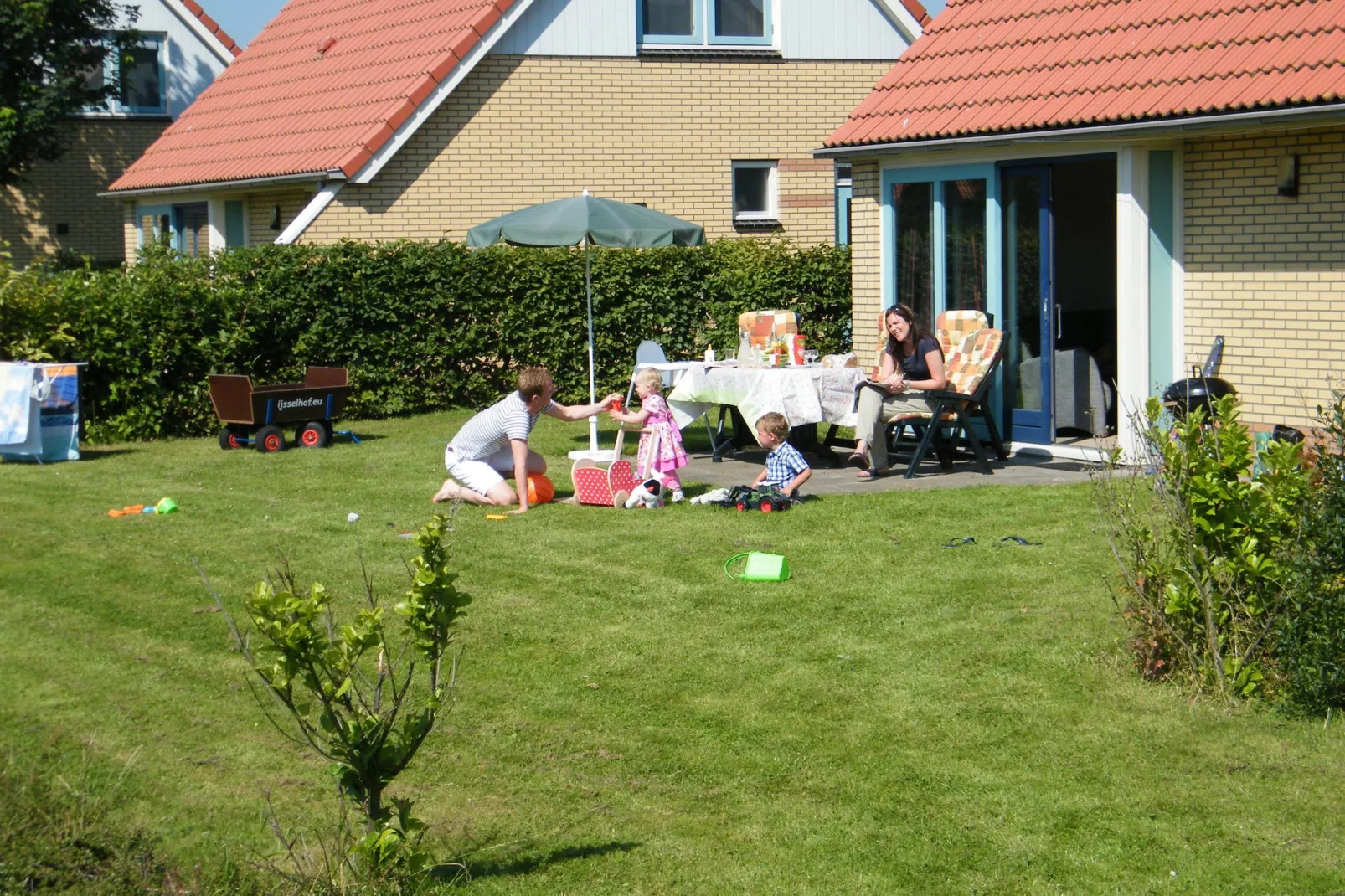 Villavakantiepark IJsselhof 5-Gardens summer