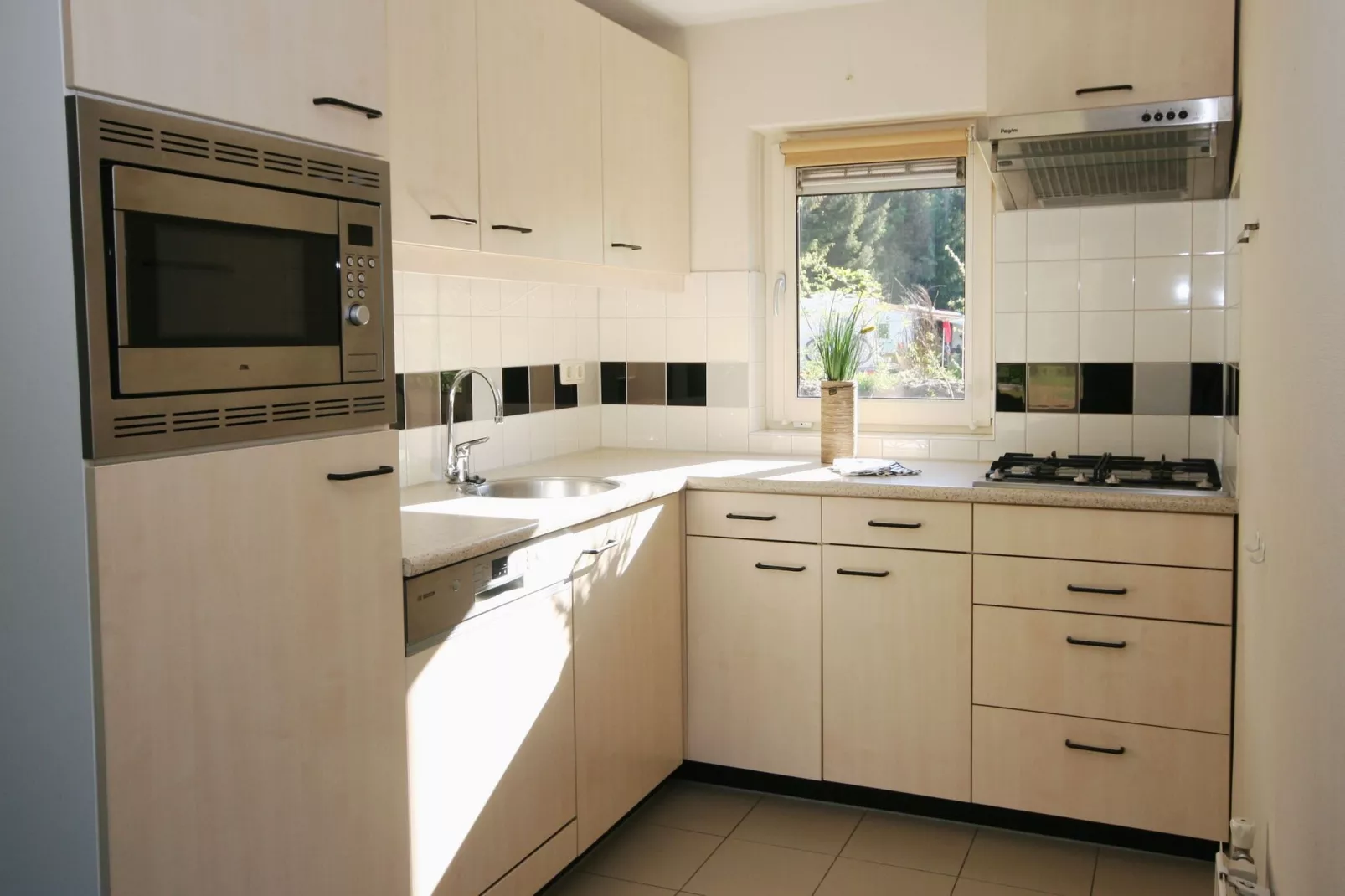 RCN Vakantiepark de Roggeberg 8-Kitchen