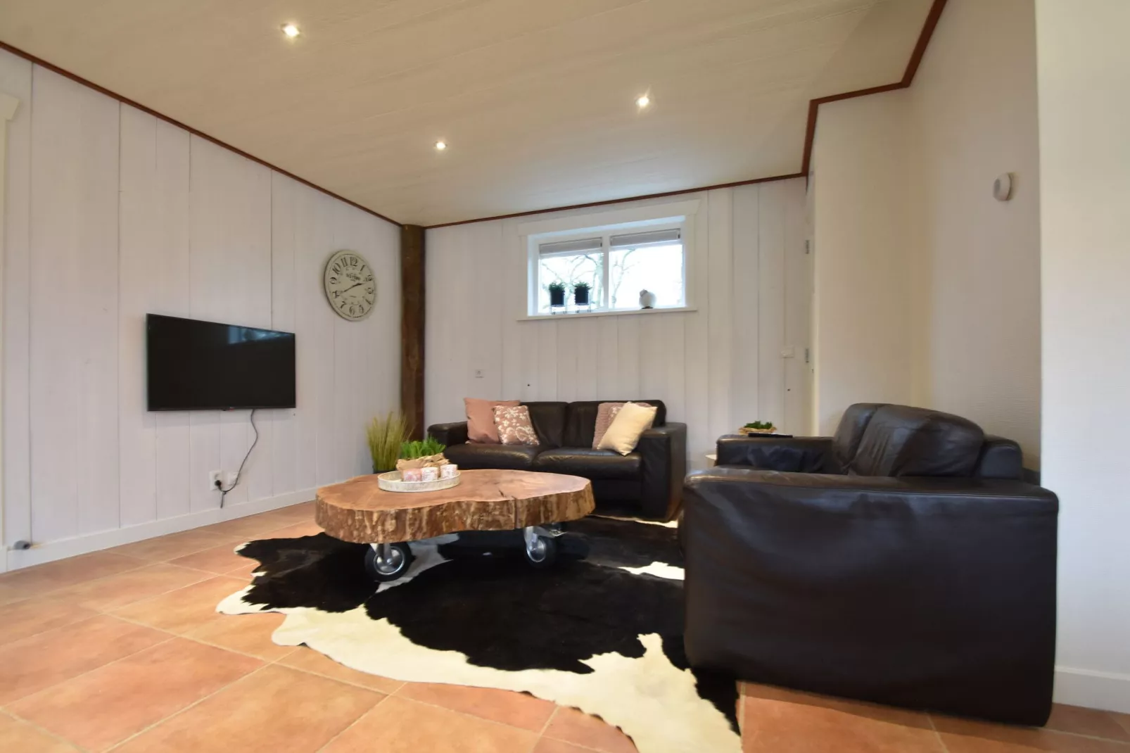 8p Garnekuul 1-Living room