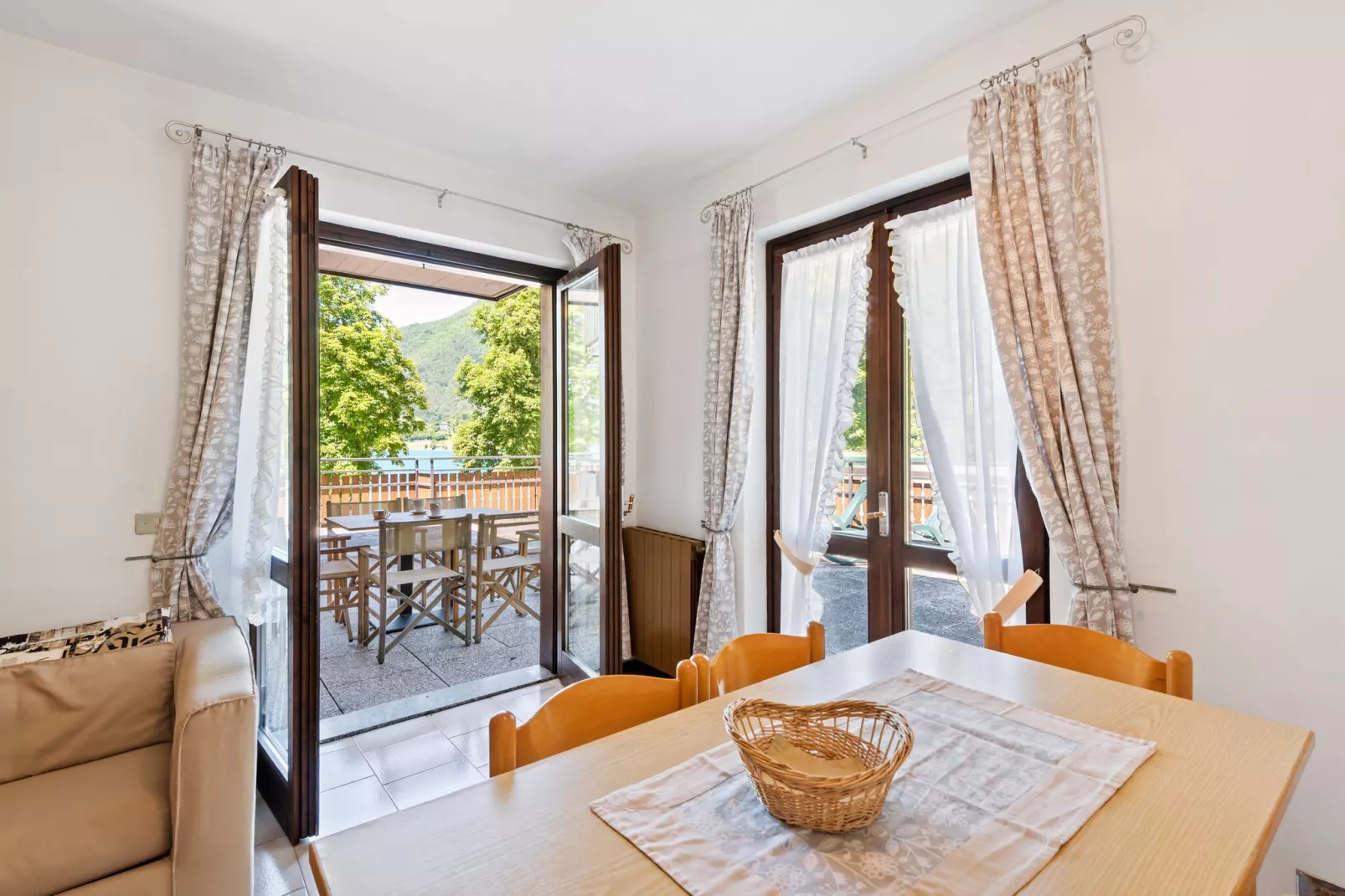 Miralago Trilo Primopiano-Dining room