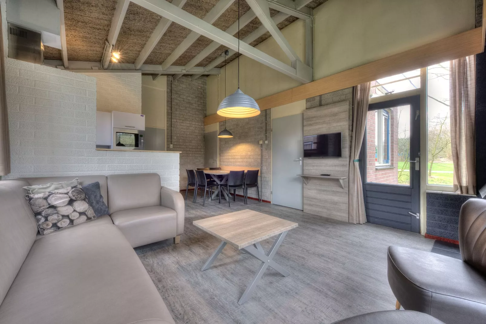 Vakantiepark Weerterbergen 10-Living room
