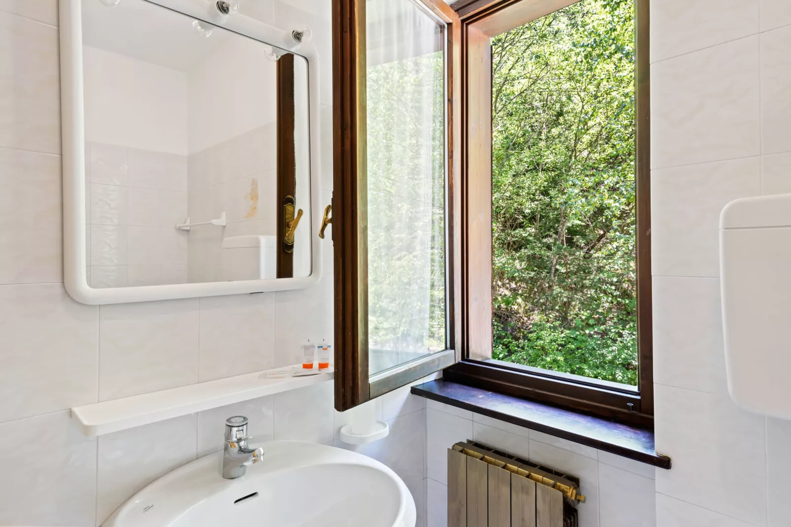 Miralago Trilo Primopiano-Bathroom