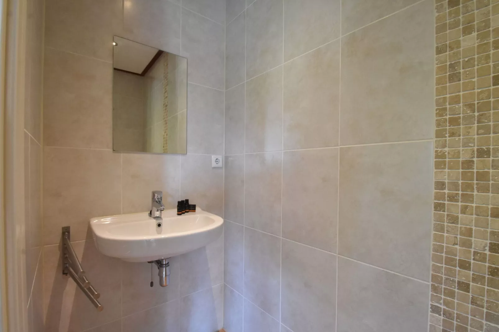 8p Garnekuul 1-Bathroom