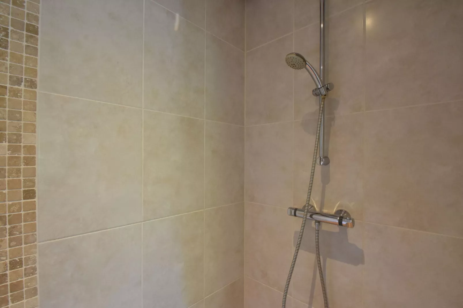 8p Garnekuul 1-Bathroom