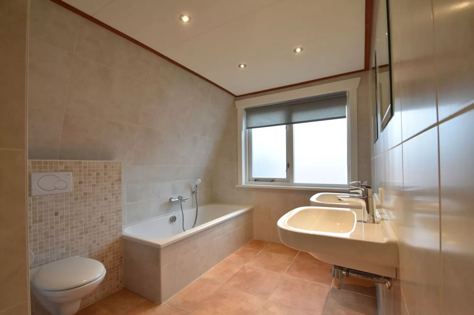8p Garnekuul 1-Bathroom