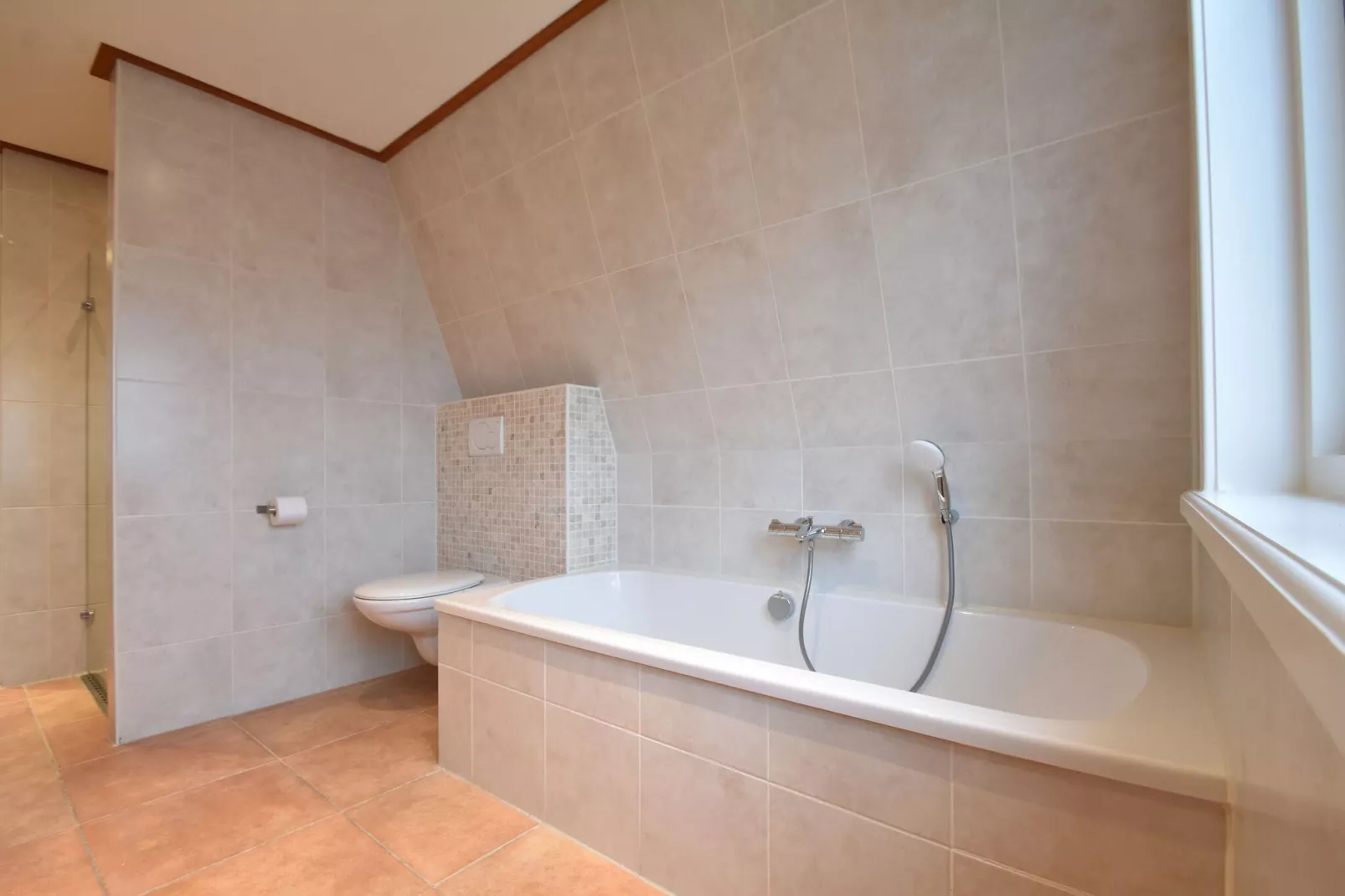 8p Garnekuul 1-Bathroom