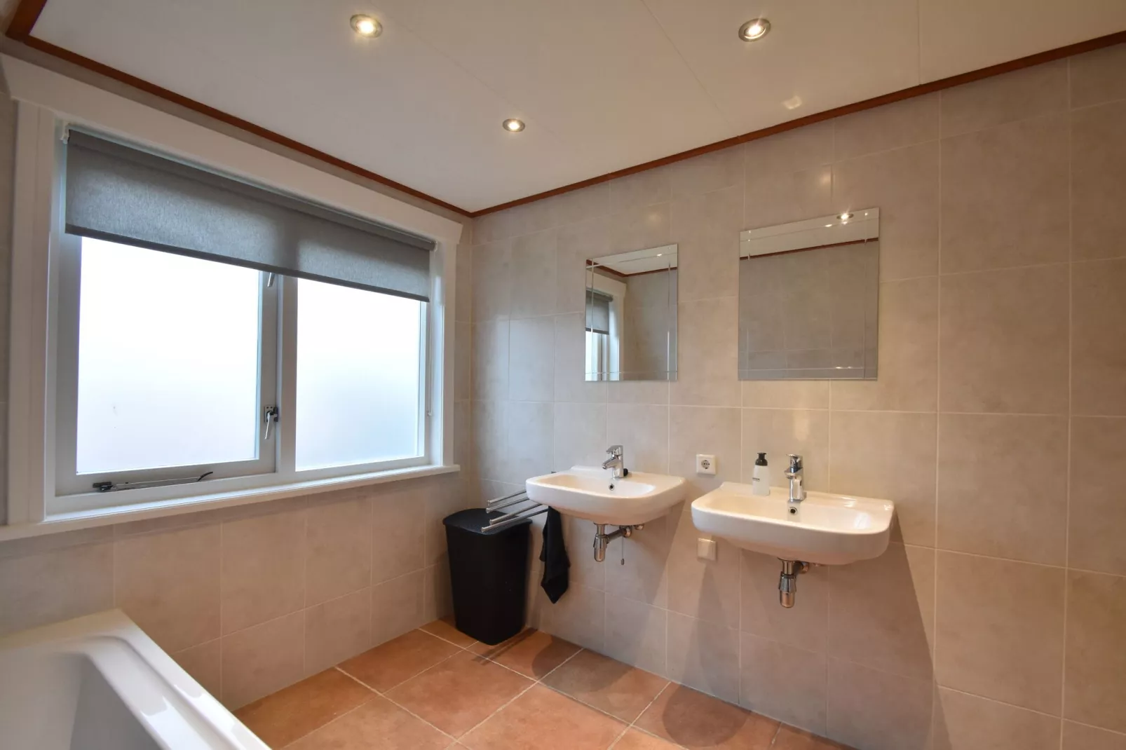 8p Garnekuul 1-Bathroom