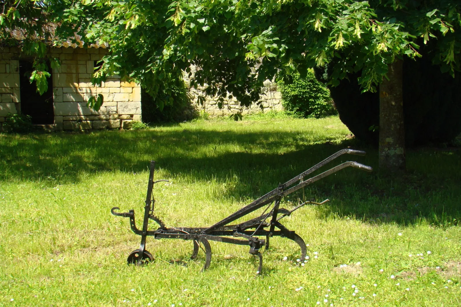 Domaine de Cessigny-Gardens summer