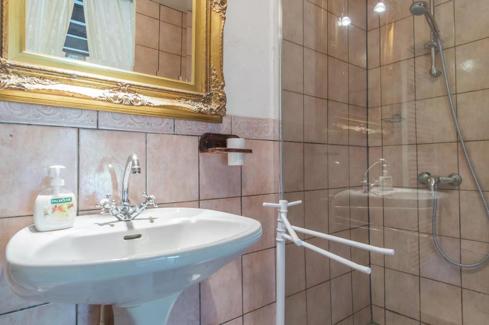 Maison de vacances Cinais-Bathroom