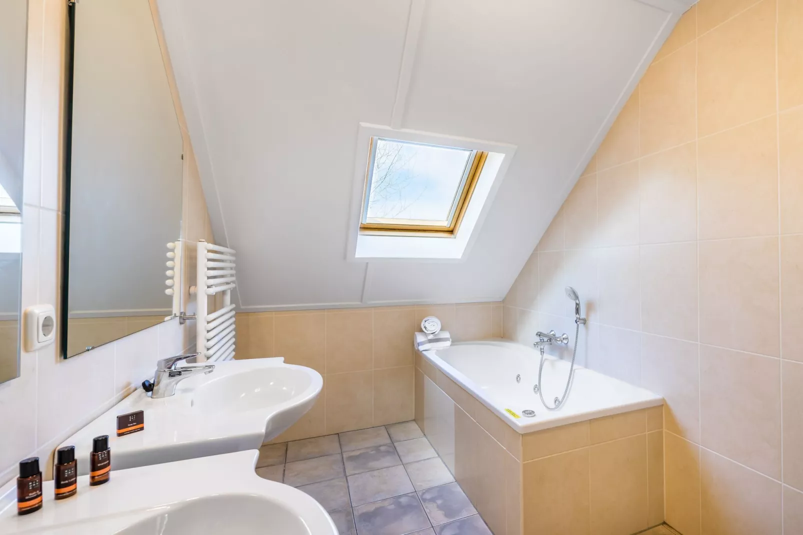 Vakantiepark Weerterbergen 13-Bathroom