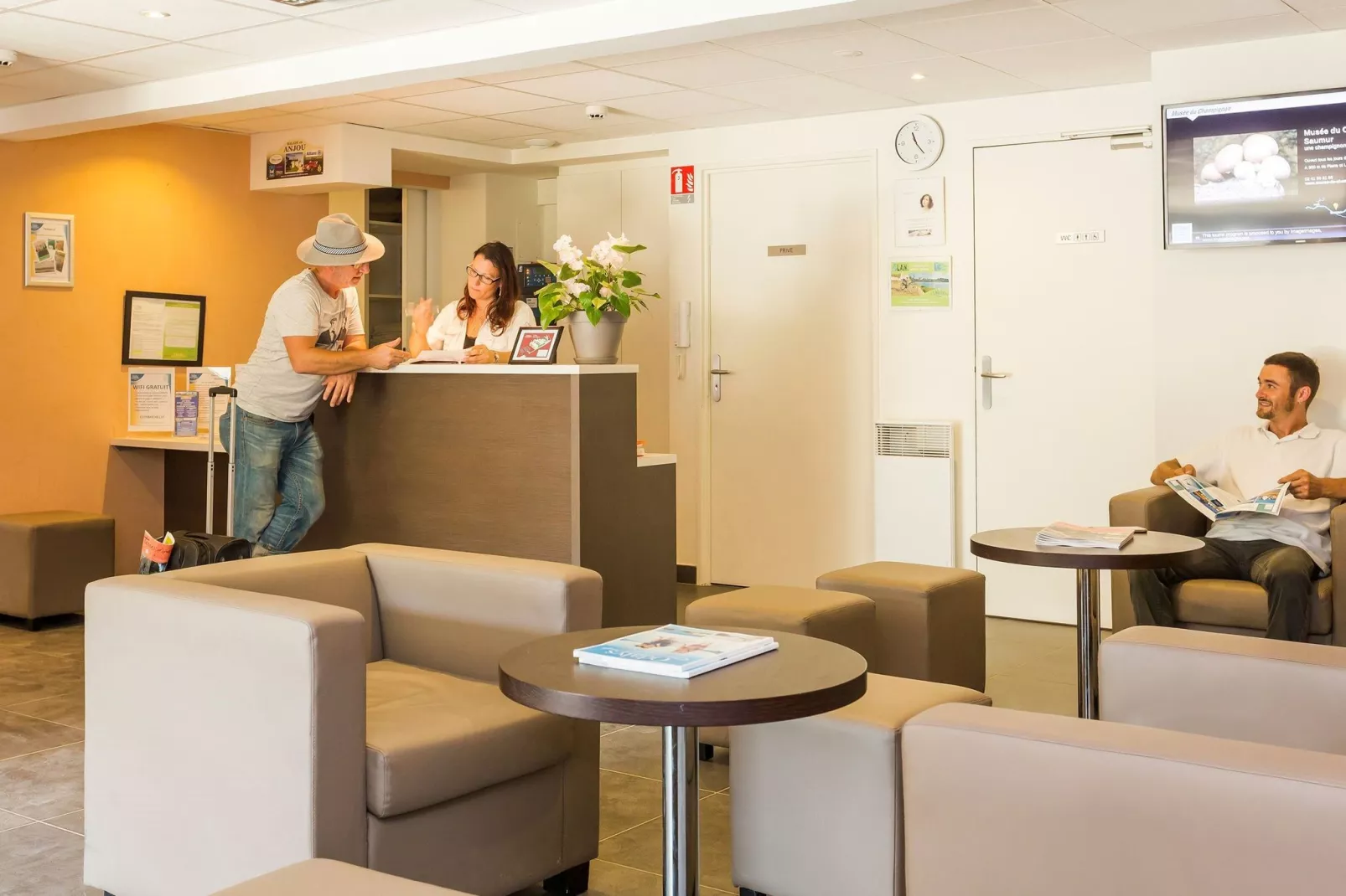 Le Clos Saint Michel 1-Reception hall
