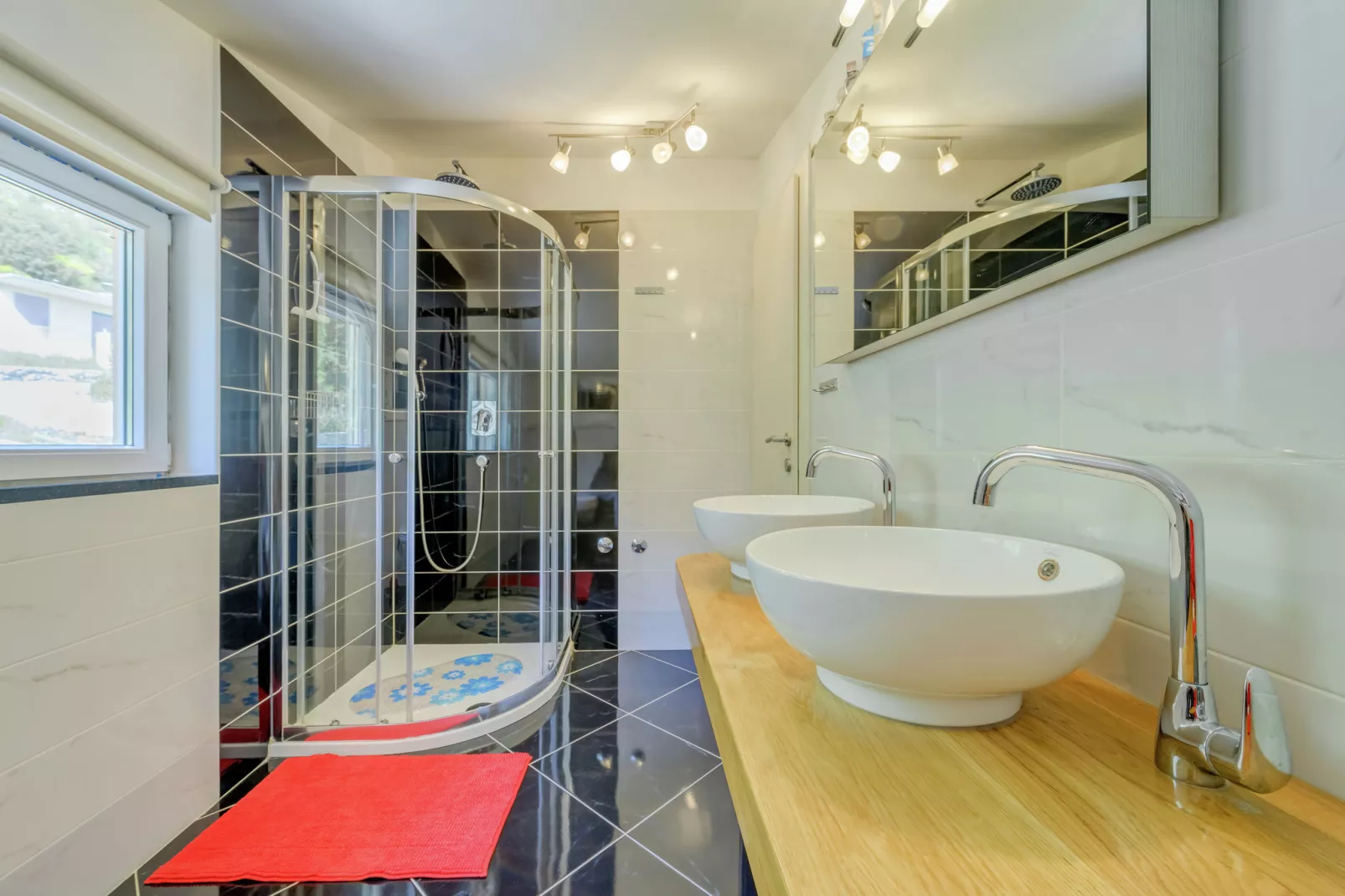 Country hideaway-Bathroom