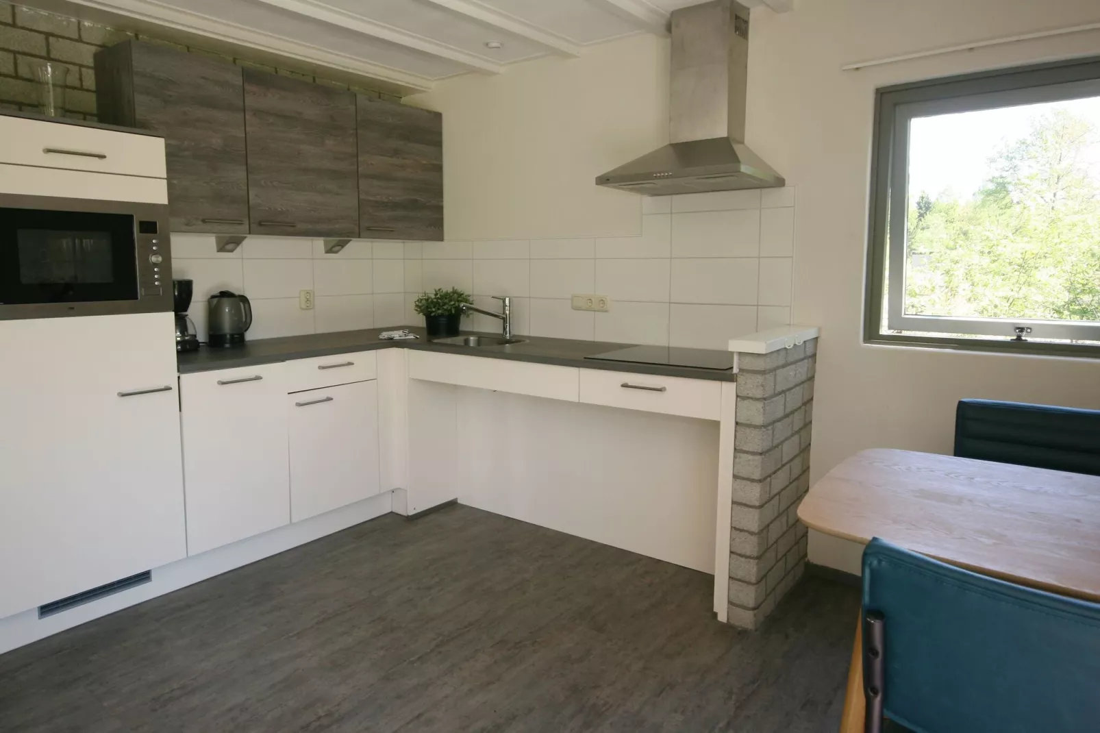 RCN Vakantiepark de Roggeberg 13-Kitchen