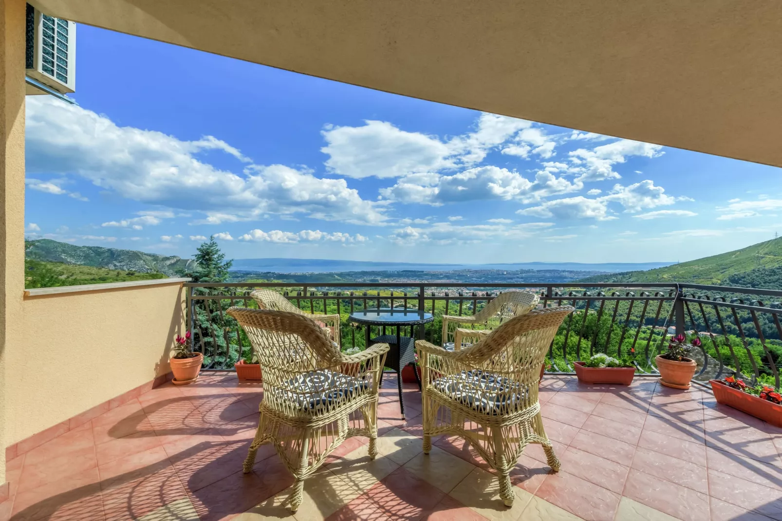Country hideaway-Terrace balcony
