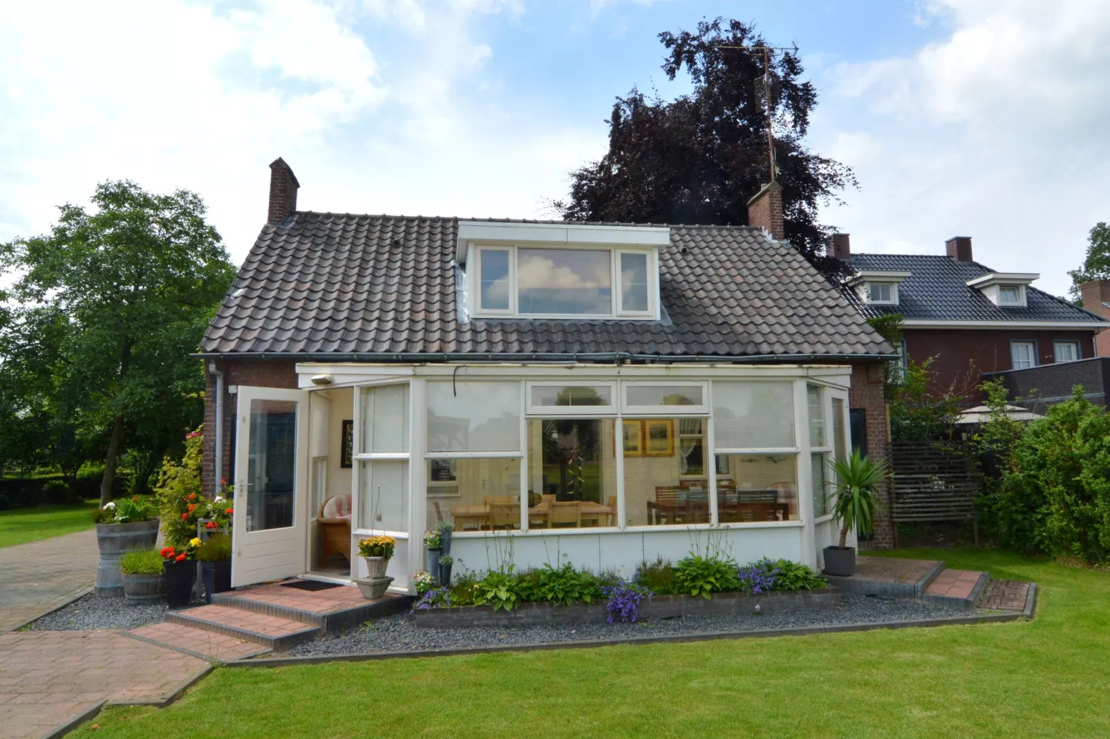 Smitske-Exterior summer