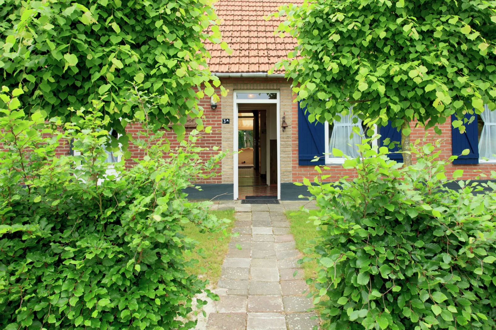 Bi-j Moppe Door-Exterior summer