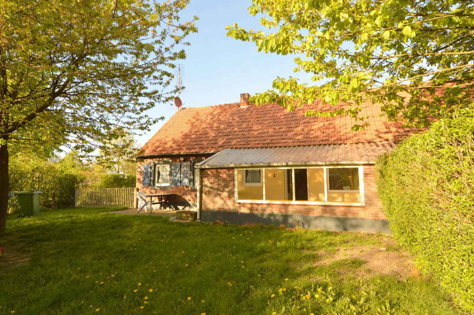 Bi-j Moppe Door-Exterior summer