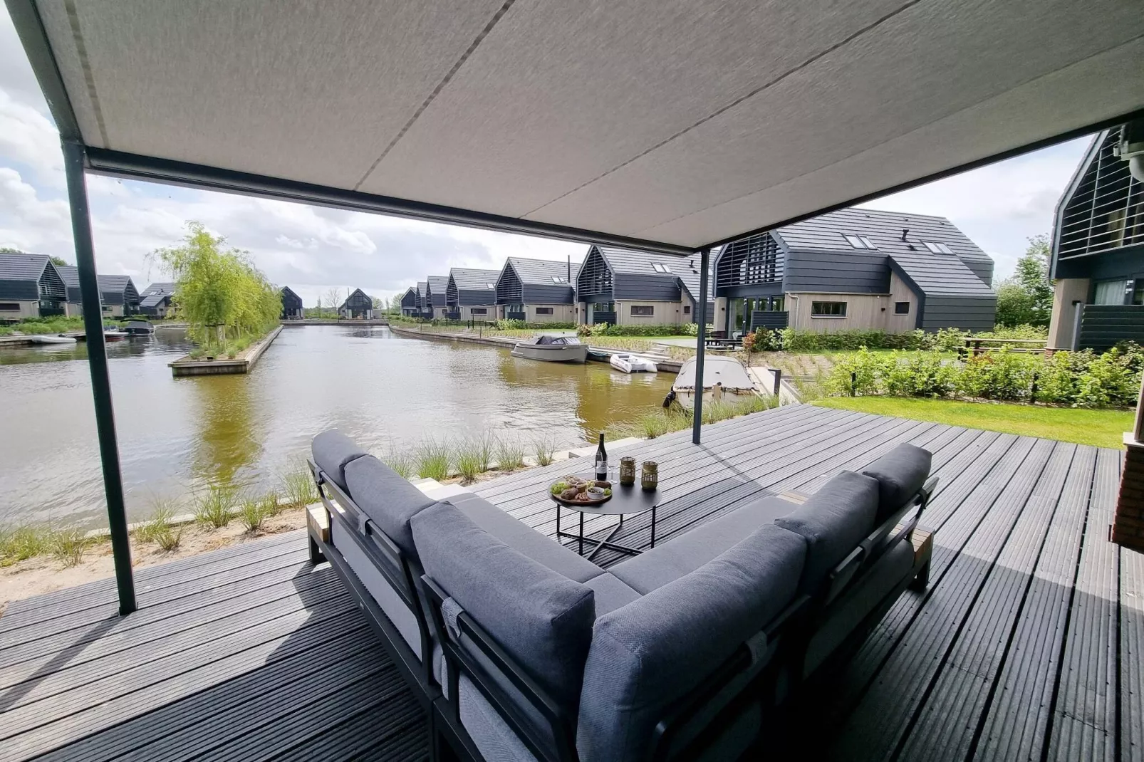 Watervilla Santjin-Terrassenbalkon