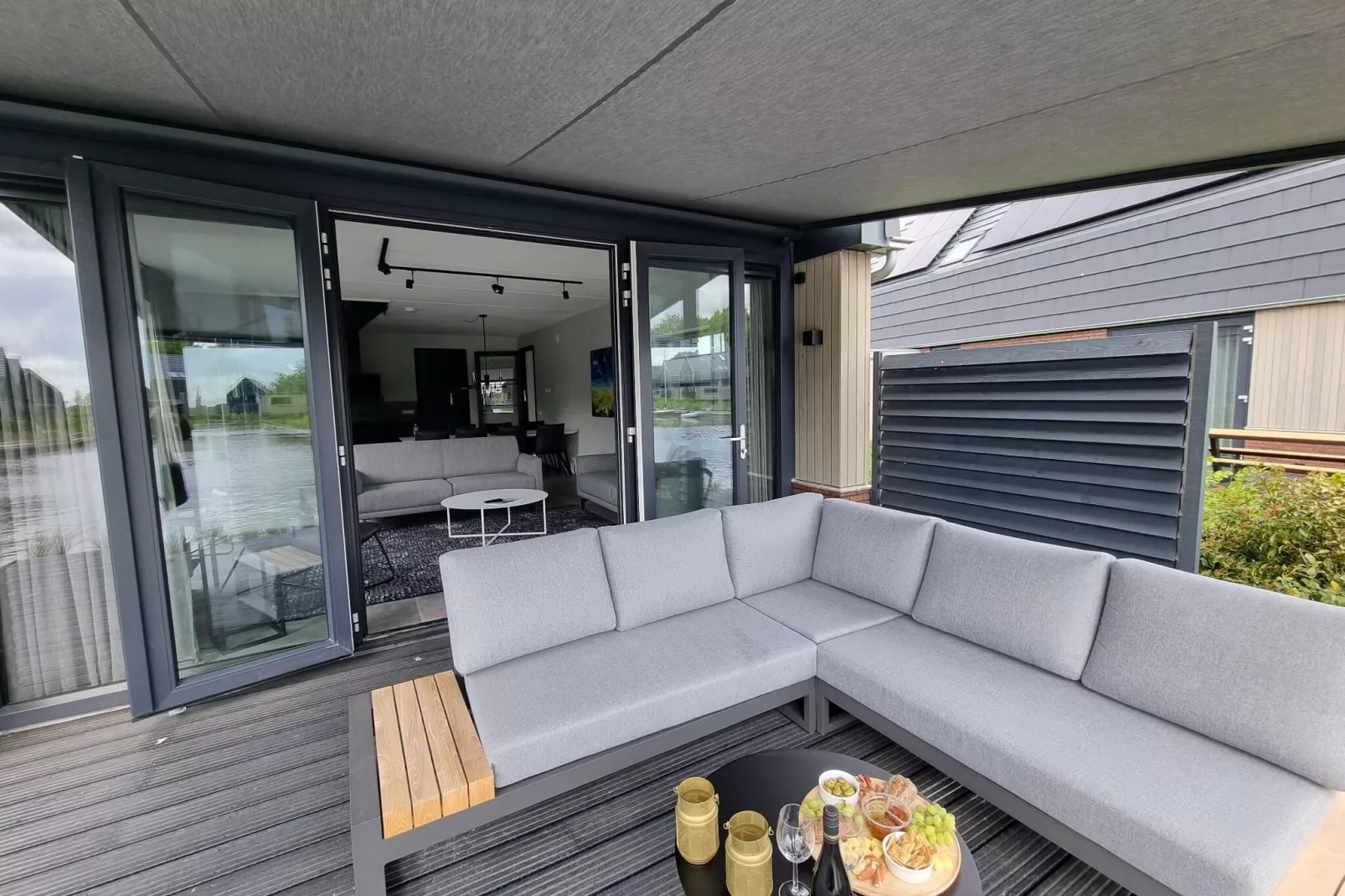 Watervilla Santjin-Terrassenbalkon