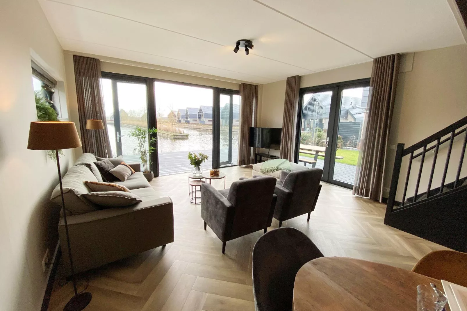 Watervilla Achttjin-Living room