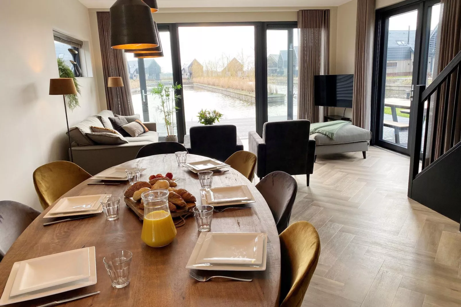 Watervilla Achttjin-Dining room