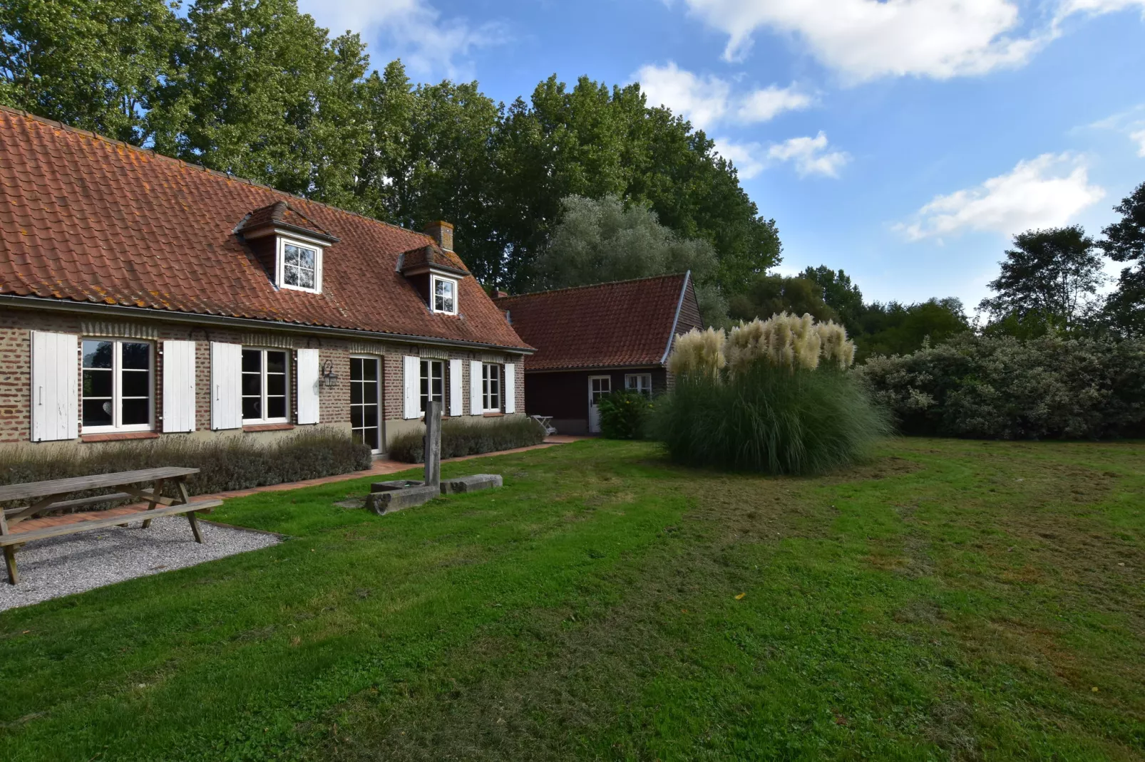 Domaine Les Ziettes-Exterior summer
