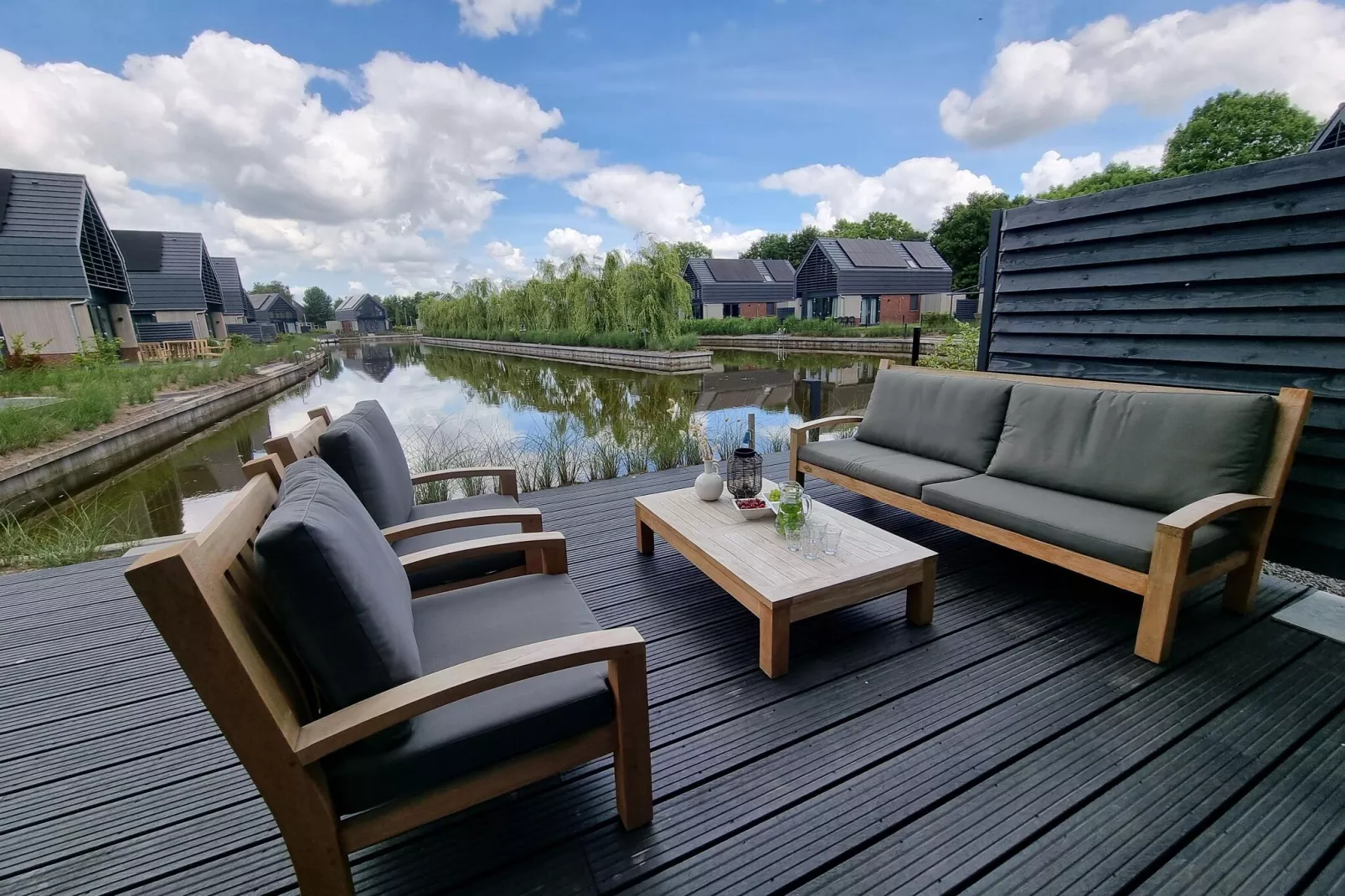 Watervilla Njoggen-Terrace balcony