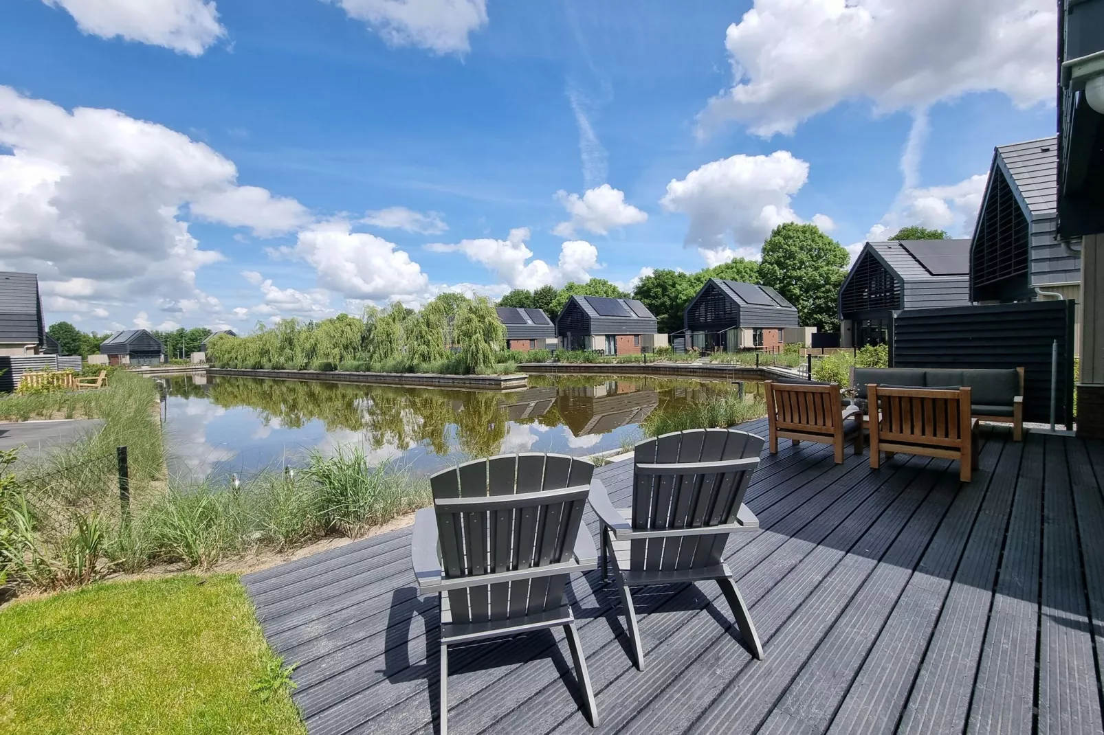 Watervilla Njoggen-Terrace balcony