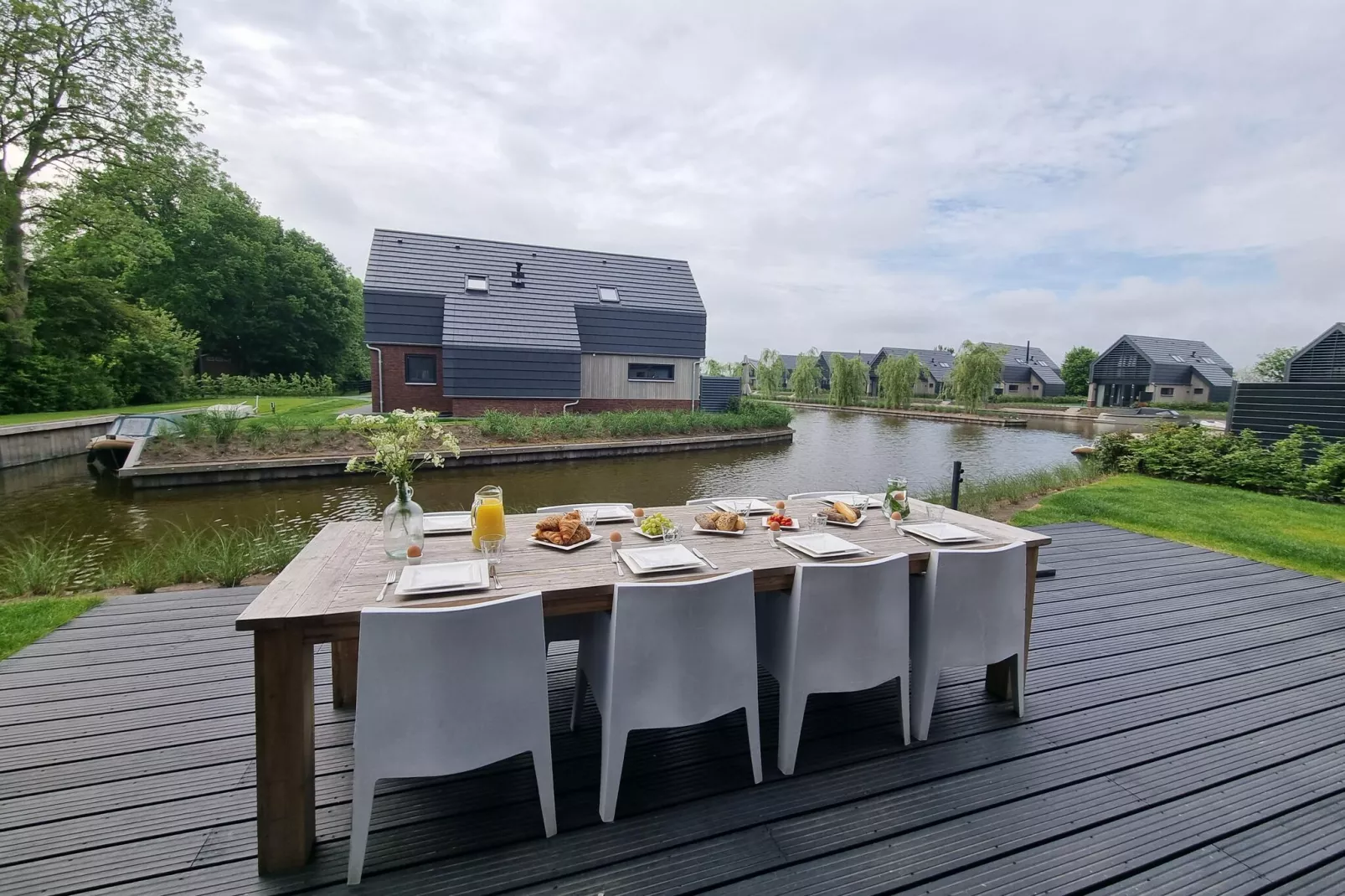 Watervilla Tweintich-Terrace balcony