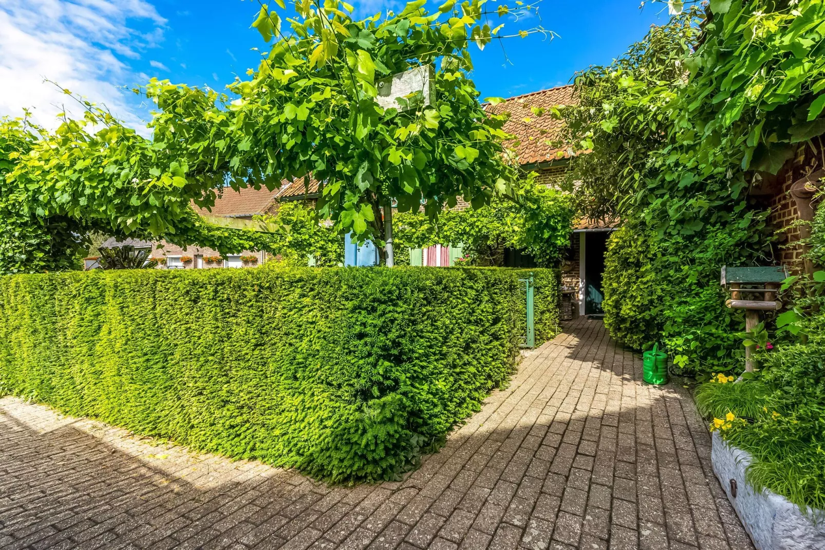 In de oude Bedstee-Exterior summer